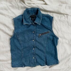 Limited Jeans Vintage 90’s snap button denim vest Size Medium